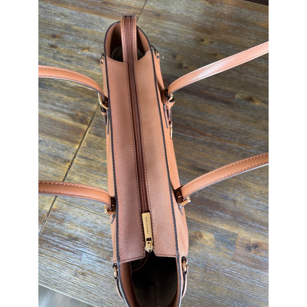 Michael Kors Voyager Large Saffiano Leather Tote Bag - NEW - Picture 12 of 12